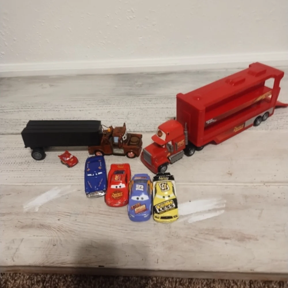 Lot9tow Mater Brown Disney/Pixar Cars 4